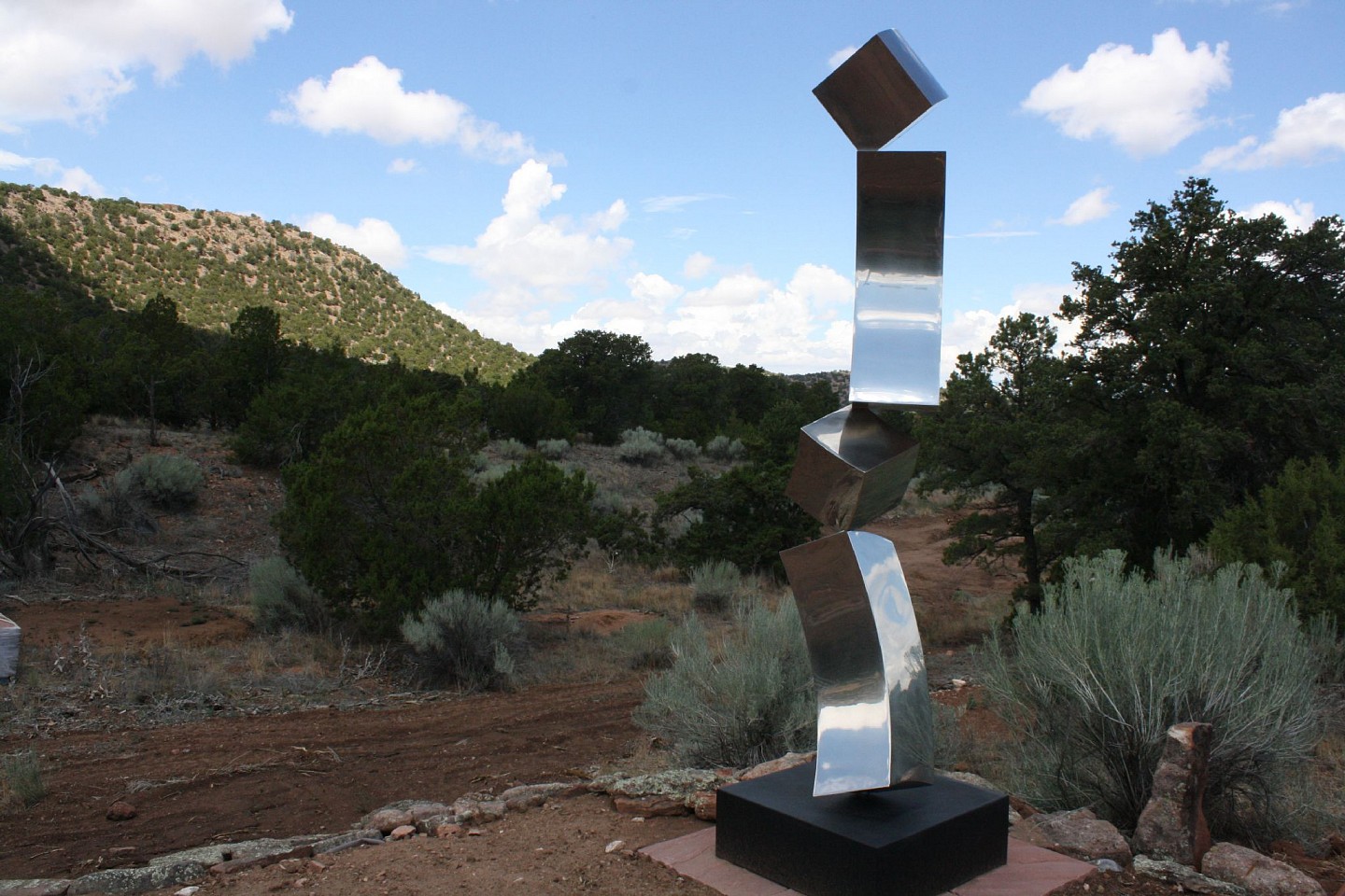 Gino Miles, Z C (based on Morse Code Series), 2019
stainless steel, 84" tall, (pedestal is 12"x30"x30")
MILE00040
$42,000