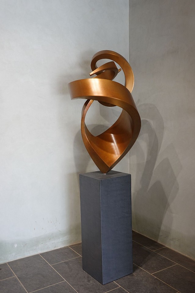 Gino Miles, Z Seventy Two, 2024
Bronze, 40 x 24 x 24 inches on 32 x 12 x12 inch base
MILE00085
$32,000