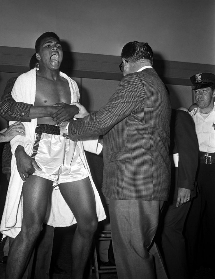 Harry Benson, Z Cassius Clay (Muhammad Ali) vs Sonny Liston weigh-in, Miami, 1964
Archival Pigment Photograph, 22 x 17 inches $12,000 / 24 x 20 inches $14,000 / 30 x 24 inches $18,000 / 40 x 30 inches $20,000
BENS00090
